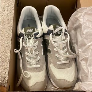 New Balance 574 White and Gray Sneakers. Men 10.5 or Women 12 - New in box